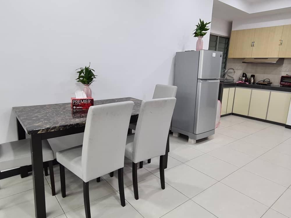 Paddy Via Seaview Apartment Sekinchan