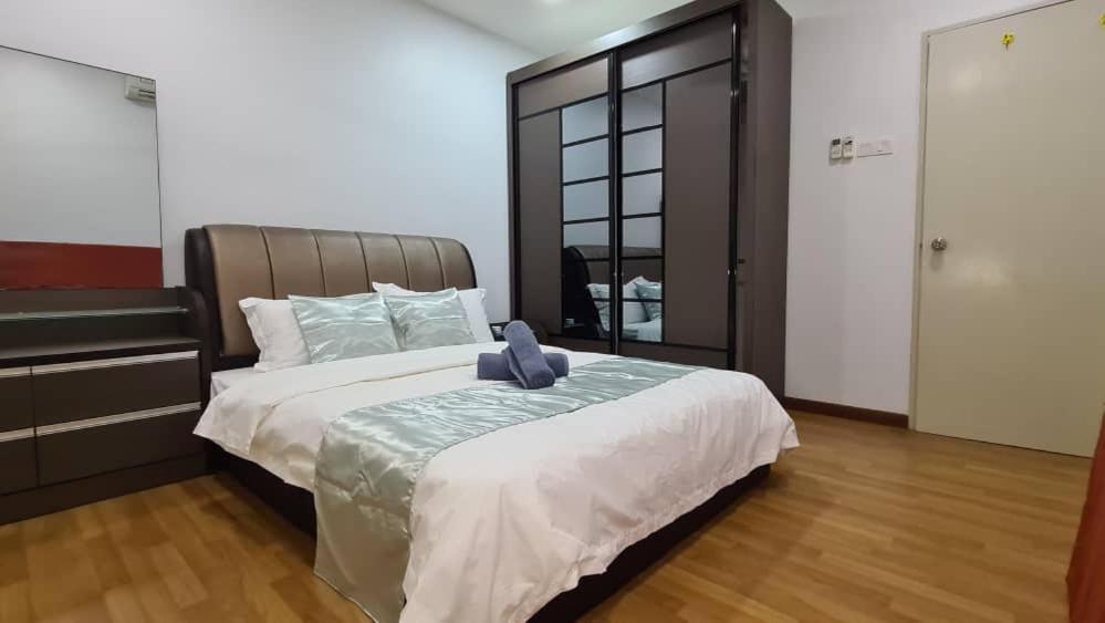 Paddy Via Seaview Apartment Sekinchan